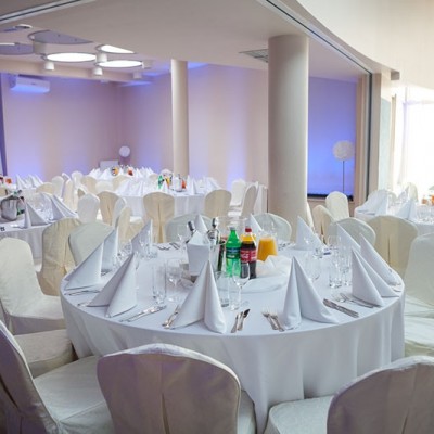 Hotel-Swiecice-3-400x400 Tischdecke Durchmesser 320 cm weiß mit Fleckschutz