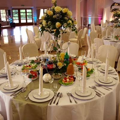 Centrum-Rekreacyjno-Szkoleniowe-Zawakol-Gabin-7-400x400 Tischdecke Durchmesser 320 cm weiß mit Fleckschutz